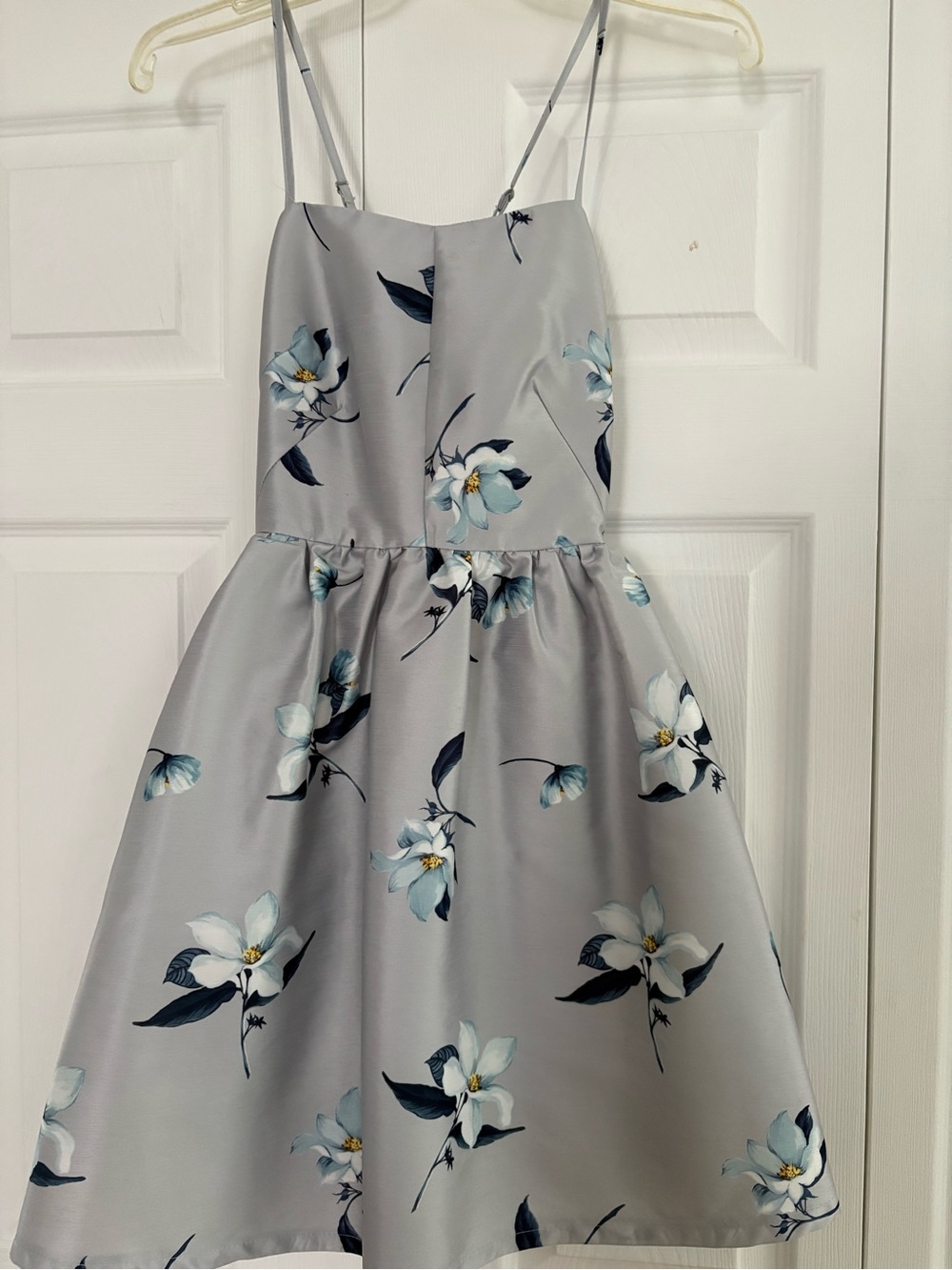L'ATISTE Light Gray Floral Spaghetti-Strap Dress